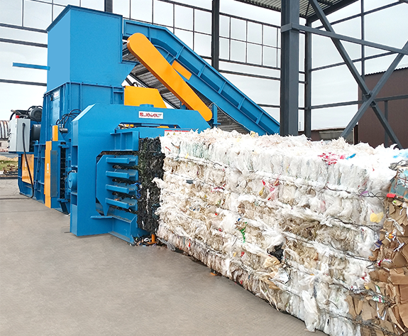 Wielofunkcyjne rozwiązanie w postaci pras belujących dla białoruskiego centrum recyklingu