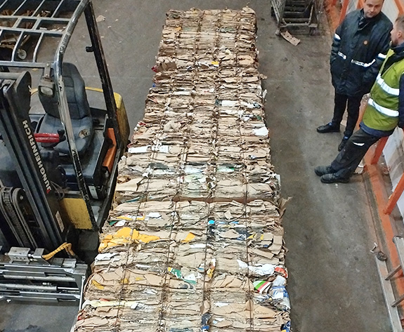 Wysokowydajne rozwiązanie do prasowania kartonów dla dużych supermarketów sieciowych w Rosji